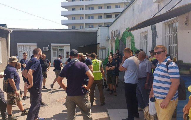 "Нацкорпус" в Одессе вступился за студентов, которых принуждают к агитации за Кивалова