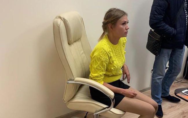 В Киеве на взятке поймали частного исполнителя Екатерину Шмидт