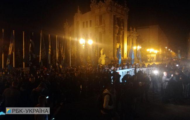 В центр Киева стянули силовиков из-за протестов под Офисом президента