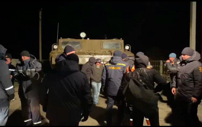 Из-за шторма в Азовском море с острова Бирючий эвакуировали 11 человек