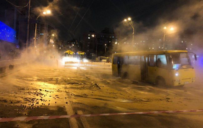 Работы по замене трубопровода возле Ocean Plaza будут продолжаться всю ночь