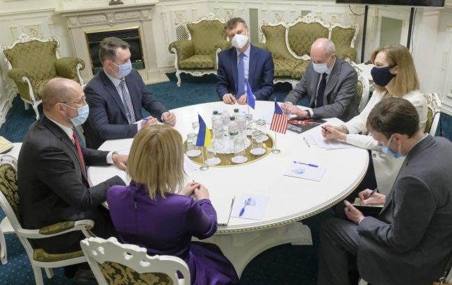 Кабмин готов к переговорам о выезде заробитчан в страны ЕС