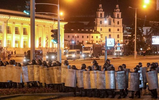 Силовики опустили щиты еще в трех городах Беларуси