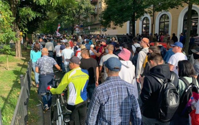 Протесты в Беларуси: в Бресте митингующих разгоняют газом