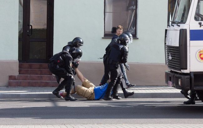 Правозащитники сообщают о десятках задержанных в Беларуси