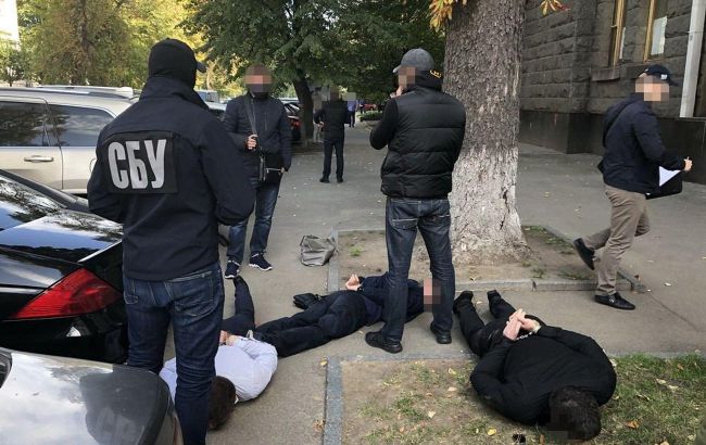 В Киеве мошенники продавали должности помощников нардепов от "Слуги народа"