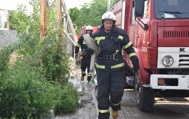 В Одессе загорелся трансформатор. Часть города без света и воды