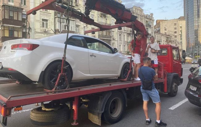 Известный блогер устроил "цирк" в центре Киева из-за нарушения ПДД (видео)