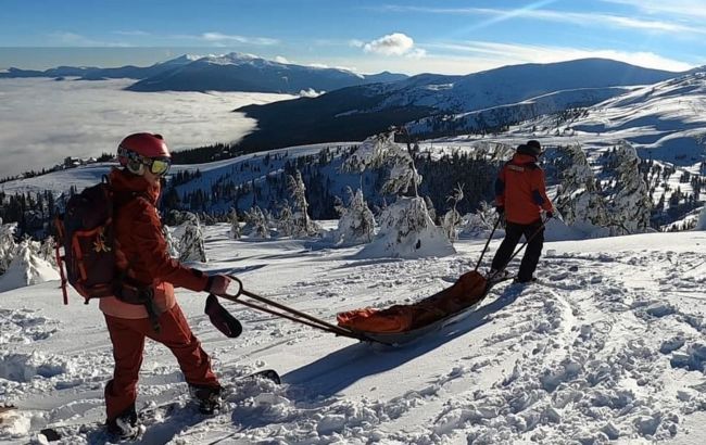 В Карпатах спасли туриста, который получил травму  на Драгобрате