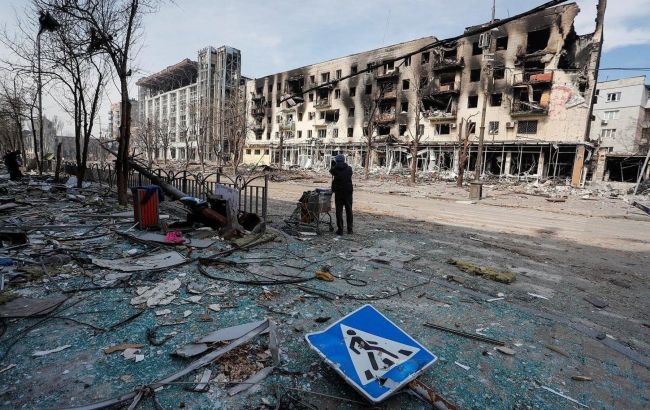 Оккупанты превращают Мариуполь в "трудовой лагерь": жителей заставляют работать за еду