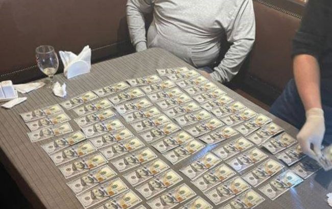 Во Львове мужчина за 10 тысяч долларов подрабатывал документы для пересечения границы