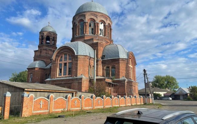 Прильоти в дитсадок і житлові будинки. Охтирка зазнала ракетного удару, є поранені