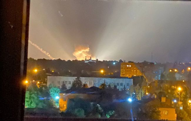 В оккупированном Снежном уничтожен склад боеприпасов боевиков "ДНР" (видео)