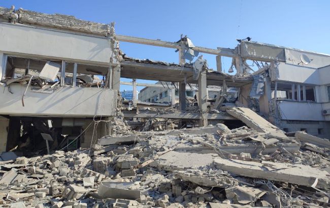 Оккупанты ударили по педагогическому университету Харькова: есть жертва