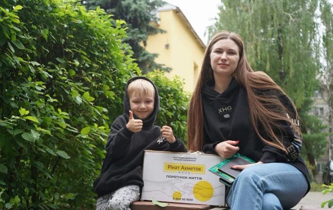 Переселенцы в Киеве получили гуманитарную помощь от Фонда Ахметова