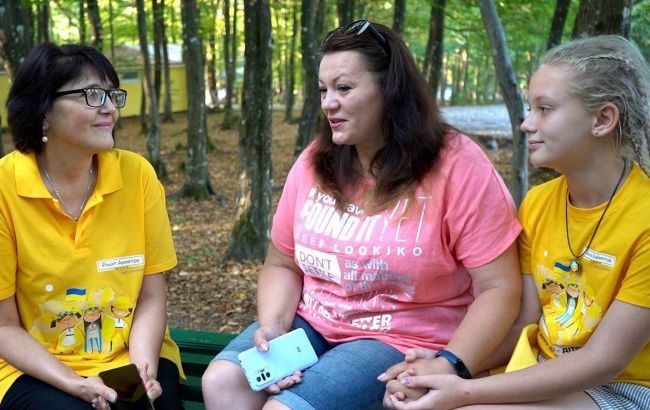 В летнем лагере Фонда Ахметова психологическую реабилитацию проходят дети вместе с родителями