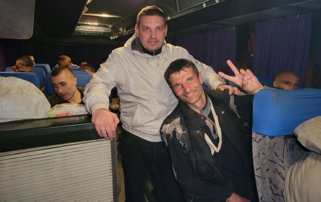 Герой Маріуполя після полону не має 4 см кістки в руці. Українці розпочали збір на лікування (фото)