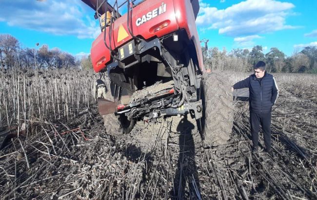 У Сумській області на полі підірвався комбайн (фото)