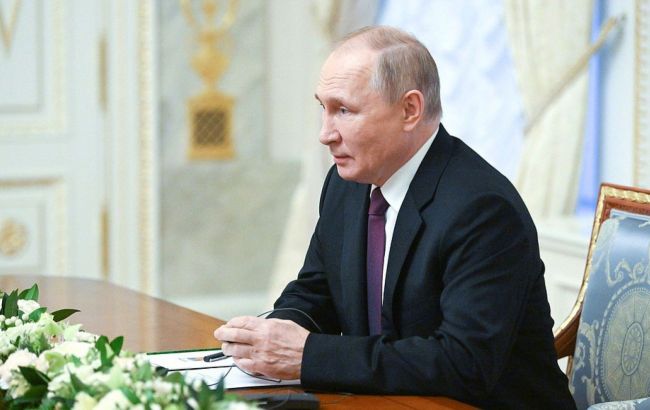 "Відчайдушна тактика". У Байдена відреагували на воєнний стан Путіна