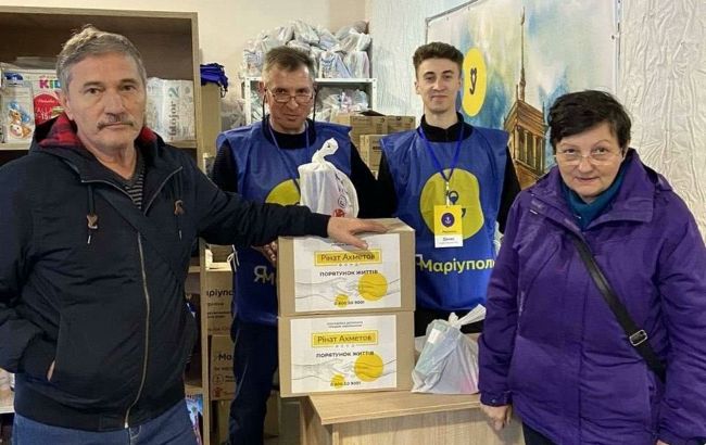 Фонд Ахметова продовжує видачу продуктових наборів в центрах переселенців