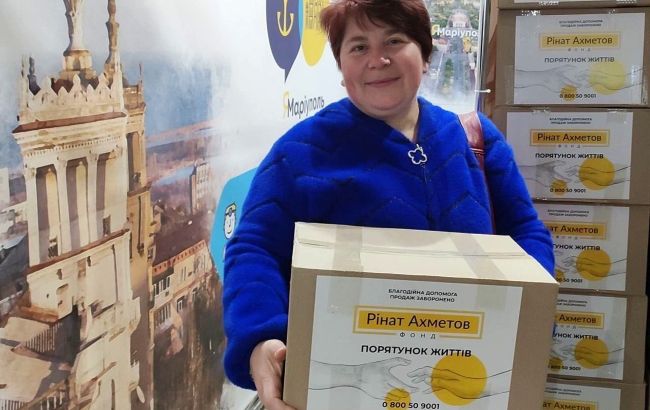 Фонд Ахметова передал первый гуманитарный груз в Хмельницкий