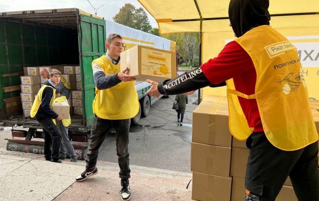 Фонд Ахметова передав до Сумської області вже понад 12 тисяч продуктових наборів