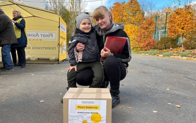 У Донецькій області тривають видачі продуктових наборів від Фонду Ахметова