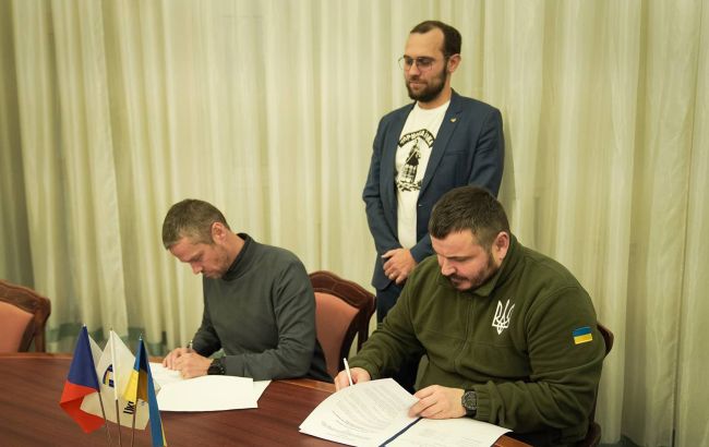 Україна та Чехія будуть разом виготовляти військову техніку та боєприпаси