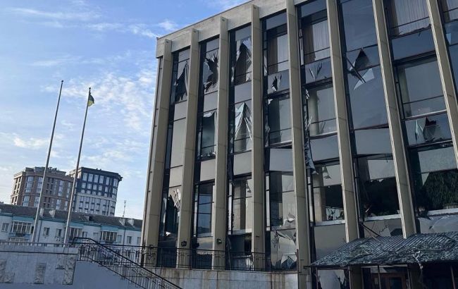 Внаслідок удару по Києву пошкоджено Палац Україна (фото)