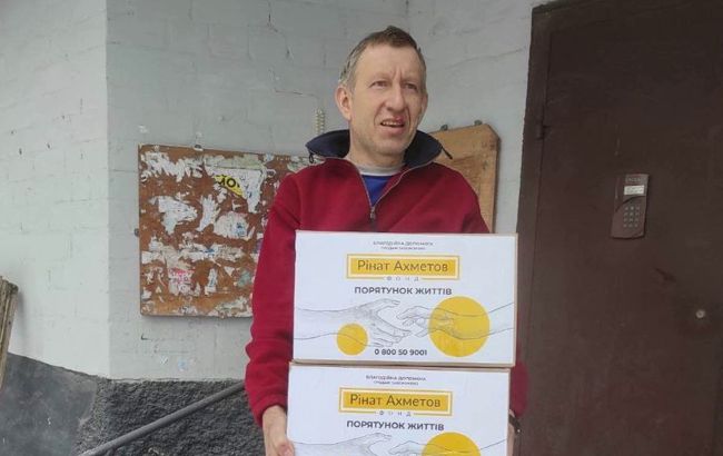 У Бахмуті триває видача продовольчих наборів від Фонду Ахметова