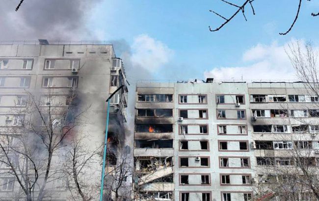 Обстріл Запоріжжя: одна з ракет влучила в багатоповерхівку (відео)