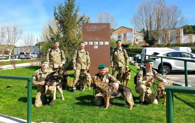 В Испании прошли первые занятия кинологов ГПСУ