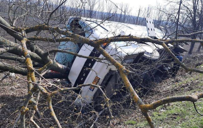 У Молдові перекинувся автобус, що їхав до Києва: в салоні був 21 пасажир