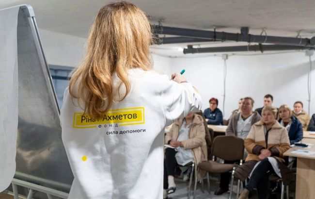 Психологи Фонду Ахметова провели консультацію для медиків у Херсоні