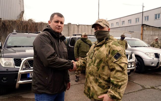 Бійці 78 полку отримали від волонтера 5 позашляховиків Nissan