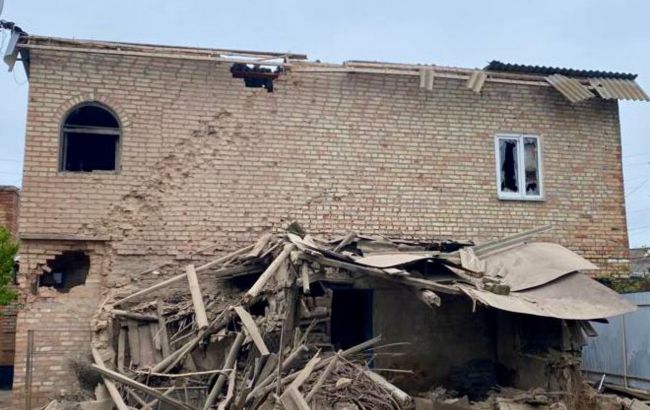 Оккупанты обстреляли Никопольский район: есть жертвы и повреждения инфраструктуры