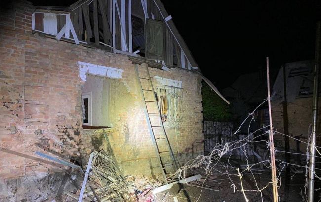 Окупанти обстріляли Нікополь: є поранений та руйнування