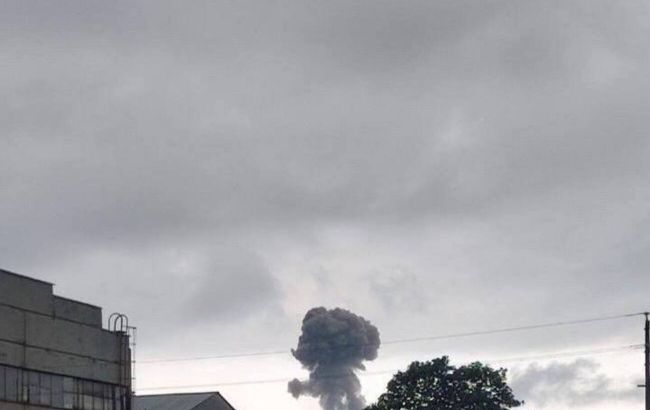 В окупованому Бердянську повідомляють про новий потужний "приліт" (фото, відео)