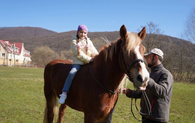 Поранена дівчинка з Миколаєва пройшла реабілітацію від Фонду Ахметова