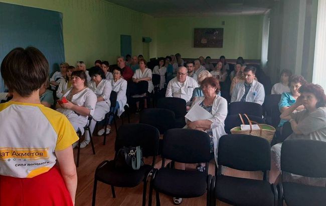 Психологи Фонду Ахметова допомагають медикам Кривого Рогу
