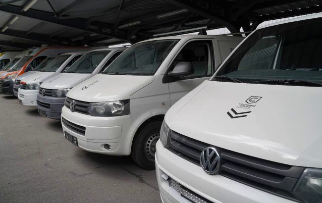 "Сталевий фронт" передав бійцям швидких, бусів та пікапів на 8,5 млн гривень