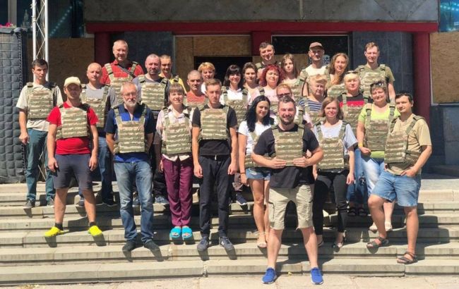 Волонтери у Херсоні отримали від "Сталевого фронту" партію бронежилетів