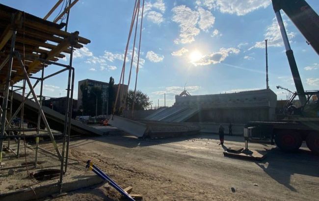 Як виглядає Дегтярівський міст у Києві після обвалу: фото та відео