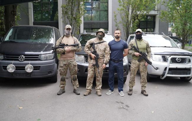 "Сталевий фронт" передав спецпідрозділу СБУ пікапи та мікроавтобус вартістю 2 млн