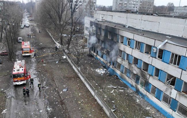 "Ми робили все, щоб врятувати життя": історії з обстріляного пологового у Дніпрі в музеї "Голоси мирних"