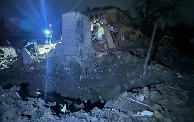 РФ вдарила по селищу у Донецькій області. ДСНС показала наслідки влучання у житлові будинки