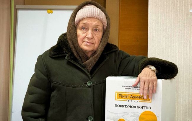 У Дніпрі для переселенців із Бахмутського району триває видача допомоги від Фонду Ахметова