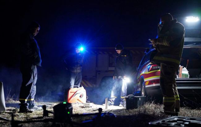 Київська служба порятунку та ДСНС локалізують пожежу поблизу озера Тягле