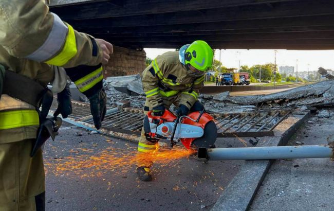 В Киеве из-за разрушения путепровода изменили движение общественного транспорта: детали