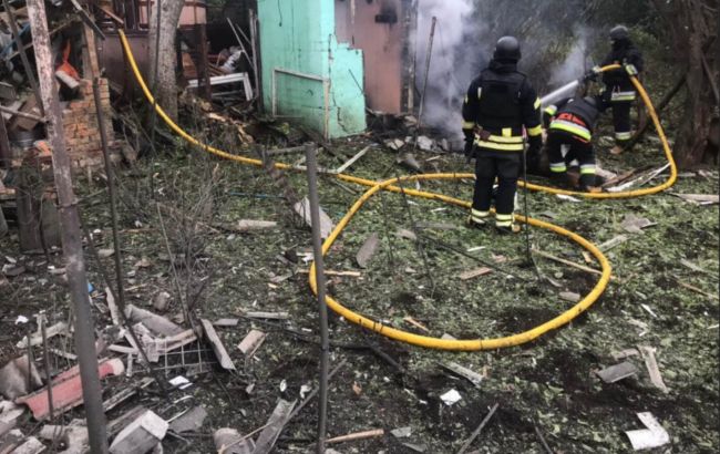 Рятувальники показали фото наслідків авіаудару РФ по Дергачах під Харковом